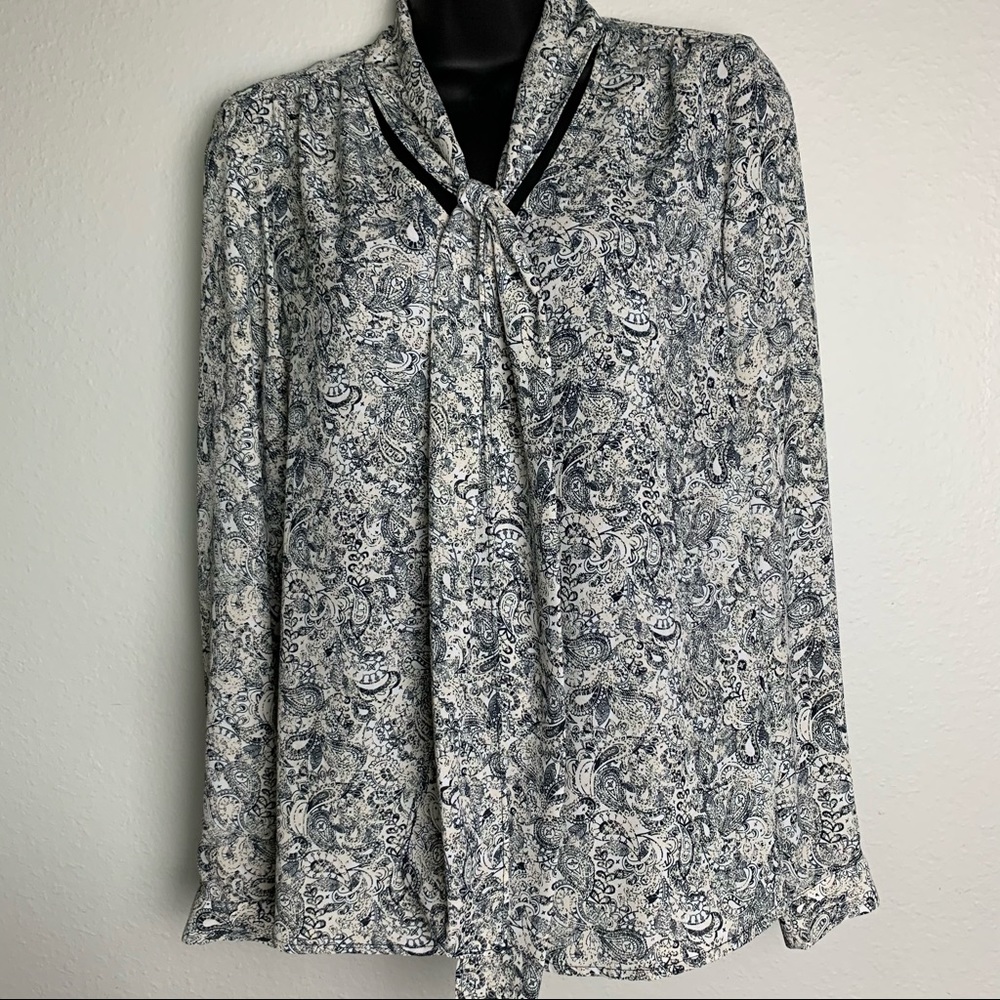 💥3 FOR $12 bow front, paisley print top Size XS